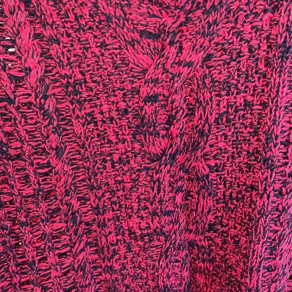 Cable knit red and black sweater - Picture 2 of 6